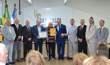 Câmara entrega Título de Cidadão Garibaldense ao Sr. Yves Langon