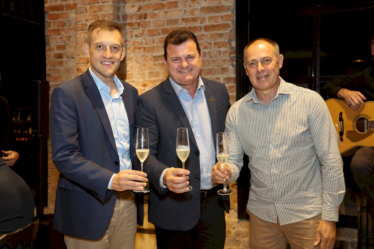 Representando a Câmara, presidente do Legislativo participa da celebração dos 95 anos da Cooperativa Vinícola Garibaldi